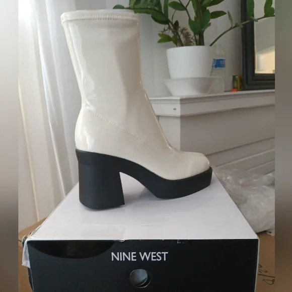 Boot - Picture 1 of 2